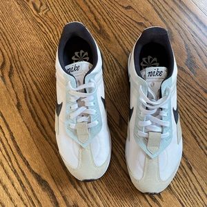 Air Max Pre-Day
Light Bone